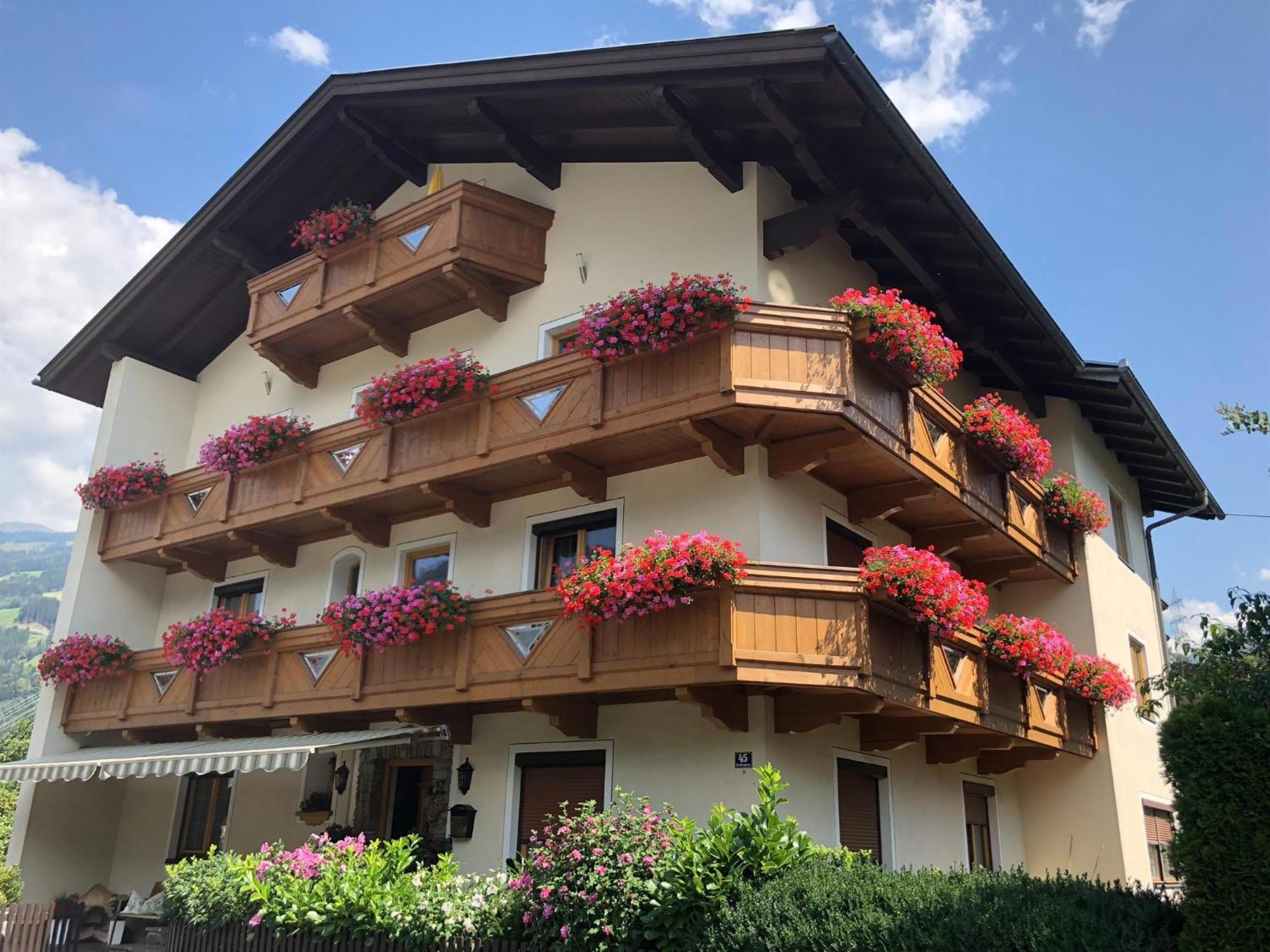 Gaestehaus Neuhauser Zell am Ziller Exterior photo
